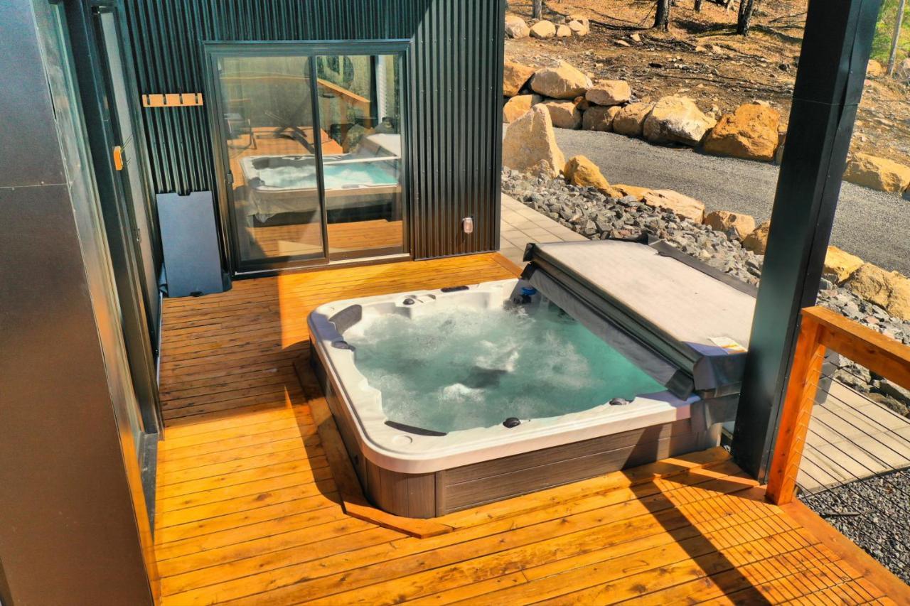 Kallm-Mont-Tremblant Chalet With Hot Tub, Pond & Beach On Private 7Acre Estate Lac-Superieur 외부 사진
