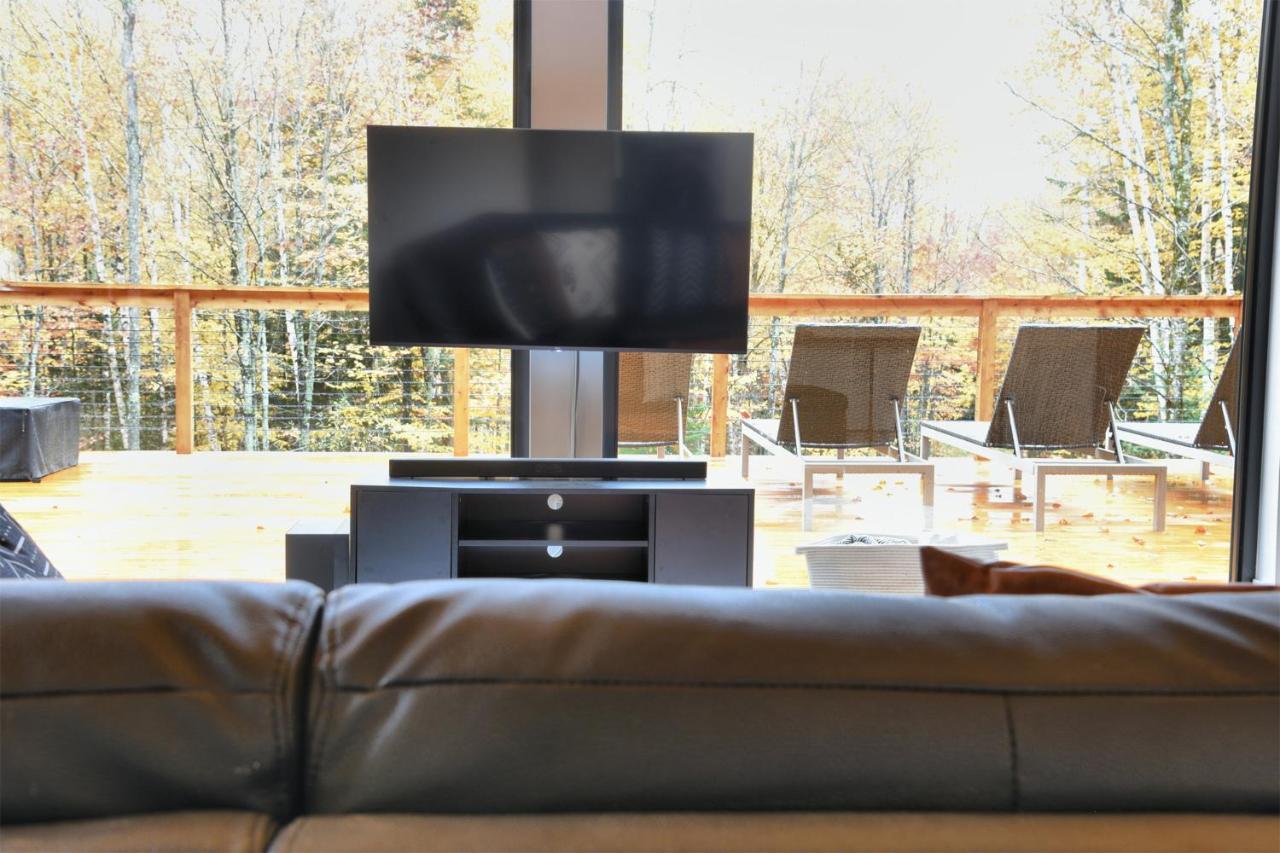 Kallm-Mont-Tremblant Chalet With Hot Tub, Pond & Beach On Private 7Acre Estate Lac-Superieur 외부 사진