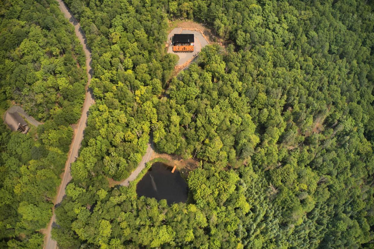 Kallm-Mont-Tremblant Chalet With Hot Tub, Pond & Beach On Private 7Acre Estate Lac-Superieur 외부 사진