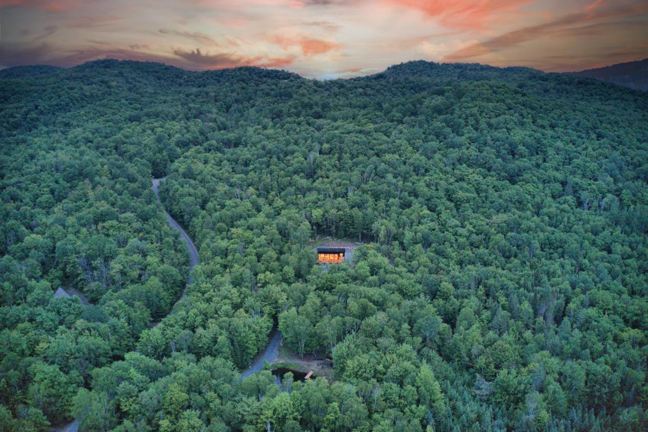 Kallm-Mont-Tremblant Chalet With Hot Tub, Pond & Beach On Private 7Acre Estate Lac-Superieur 외부 사진